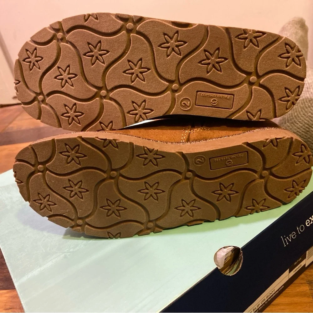 Magellan Outdoors Tan Boots with Faux Fur and Bow - Picture 6 of 8